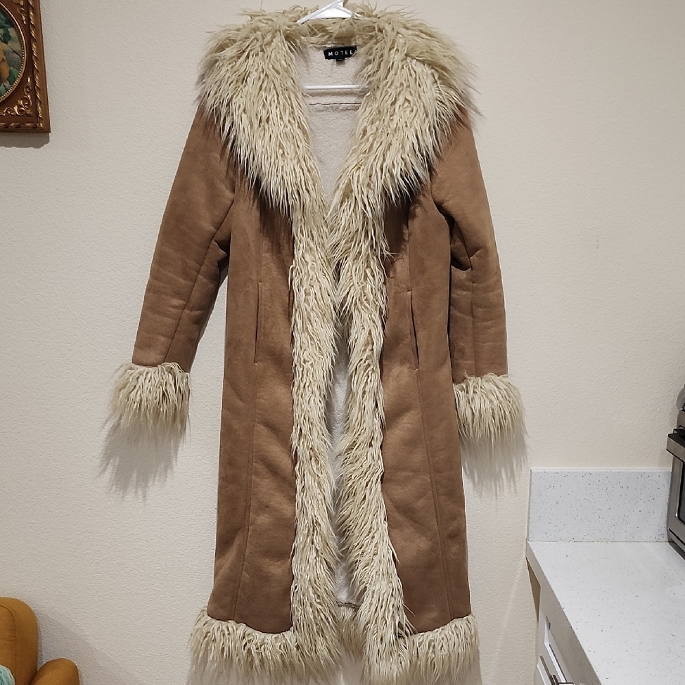 MOTEL Women's Tan Faux Fur Trim Coat